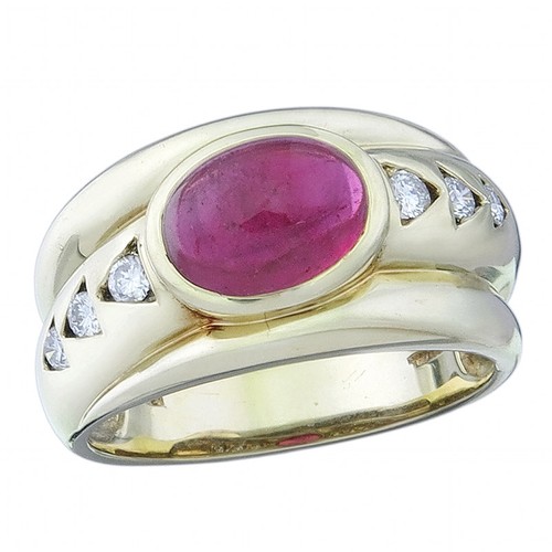 Ring ruby cabochon brilliant