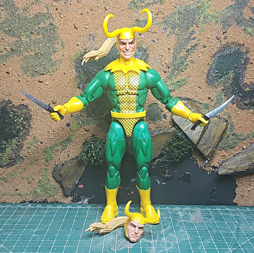 Marvel legends loki action - marvel,