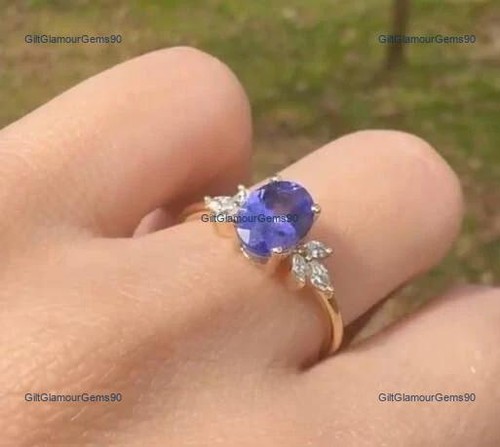 Natural blue sapphire - ct,
