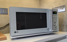 LG WaveDom 850W Freestanding