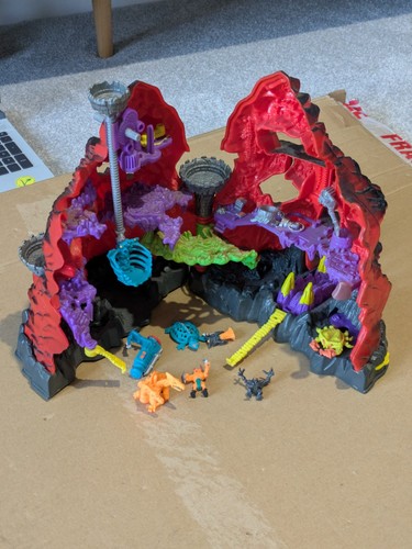 Mighty max trapped - trapped, skull