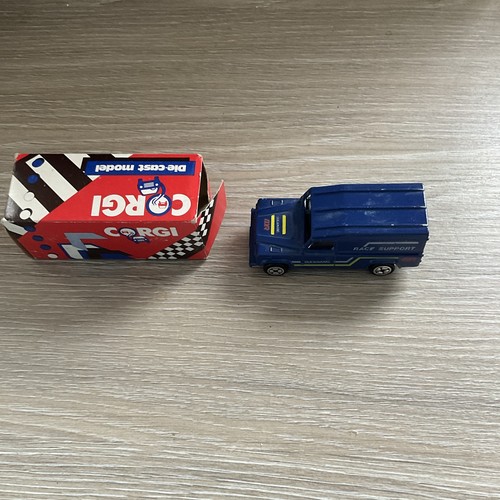 Corgi land rover race - race, support