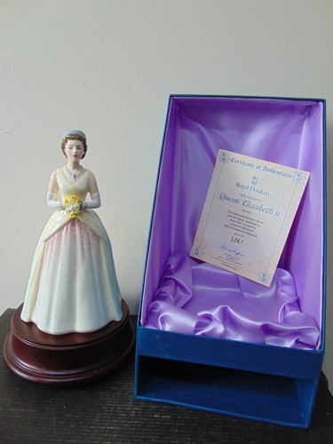 Boxed royal doulton - boxed, queen