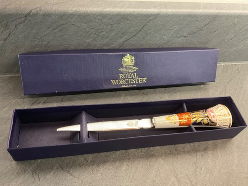 Royal worcester queen - royal,