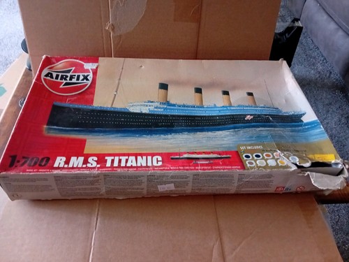 Preowned airfix 700 scale - airfix, 1.700