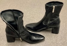 WOMENS BOOTS SIZE 6. SCHUH.   99p START