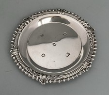 SMALL (9.6CM DIA) HALLMARKED SILVER PIN TRAY / TRINKET TRAY OR PERHAPS PATEN ?