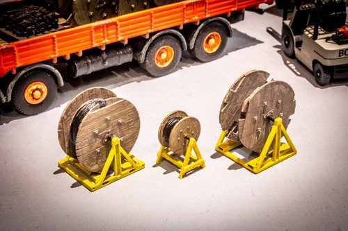 Cable drums stands - on, oo