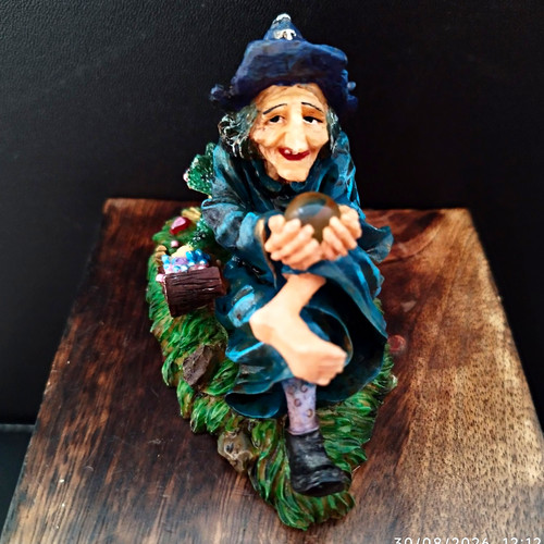 Lucky witch figurine - figurine, holding