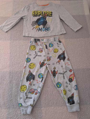 Light grey space themed - grey,