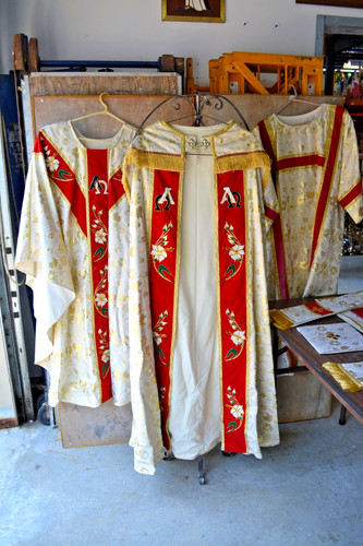 Used gold vestment set - gold,