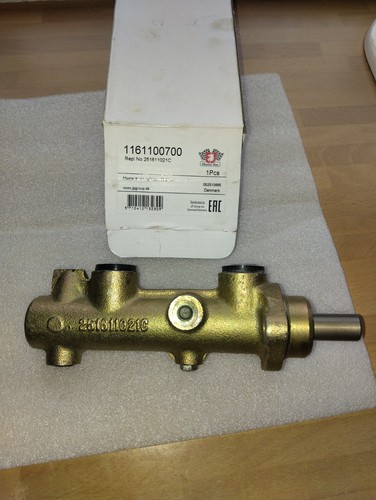 Brake master cylinder - master,