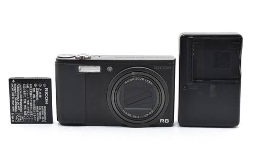Ricoh compact digital - r8,