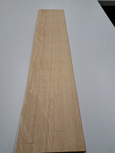 Oak veneer with heavy ray - ray,