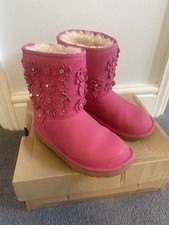UGG Classic Short Il Petal boots