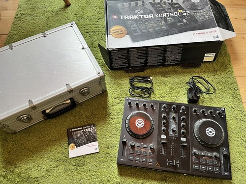 Traktor kontrol dj - s2,