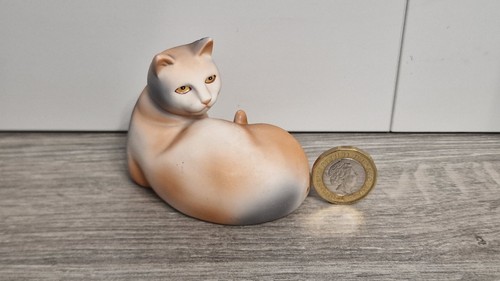 Lovely porcelain cat - 🐈,