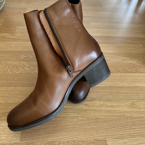 Brand new brown leather - new,