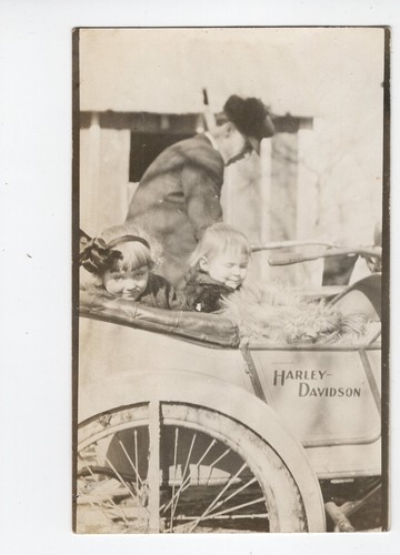 R951 real photo - postcard, rppc
