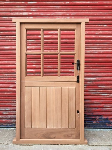 Hardwood cottage style stable - cottage,