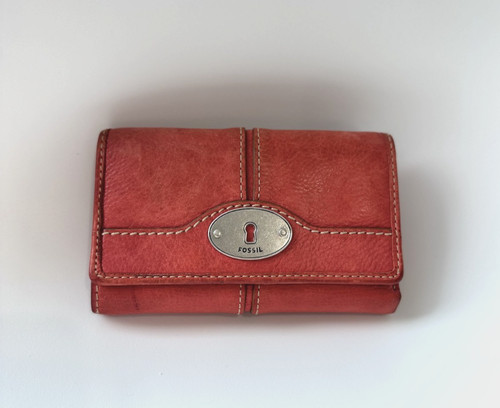 Fossil coral leather trifold - coral,