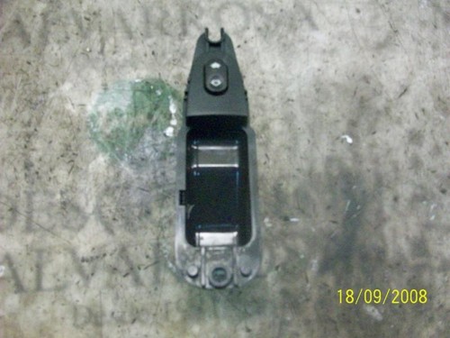 Right front power window - front,