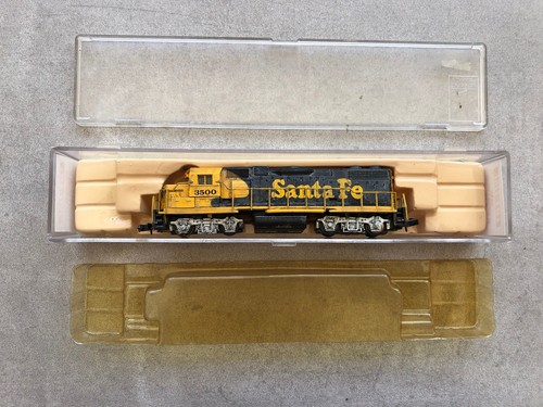 Life like 7843 - gp38, santa