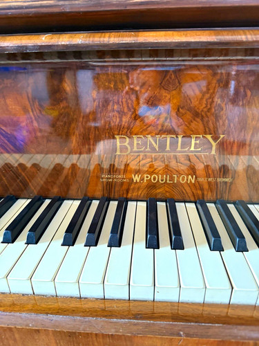 Bentley upright piano keys - piano, 88