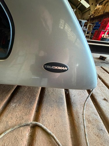 Toyota hilux truckman canopy