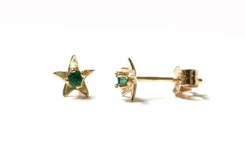 9ct gold emerald studs tiny - gold,