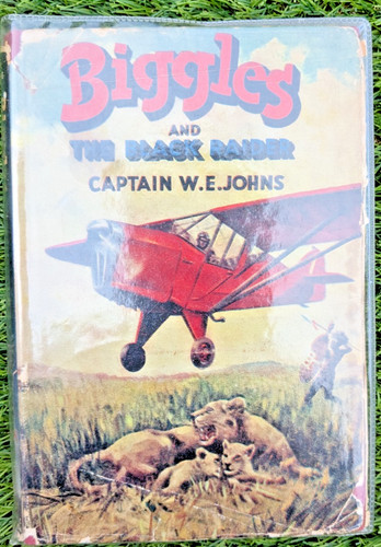 Ref44 biggles and the black - biggles,