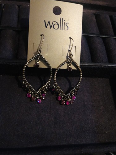 Wallis stunning statement drop - wallis,