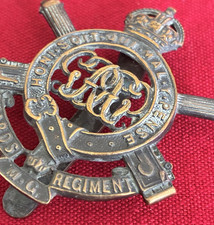 Post 1918 WW1 Guards Machine Gun Regiment British Military Badge  - bronzy metal