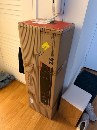 Unopened windsible desktop - unopened,