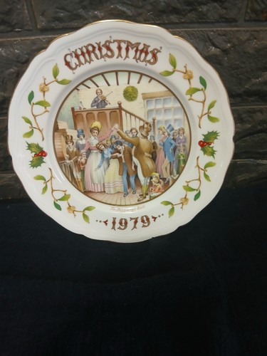 Aynsley china collector plate - aynsley,