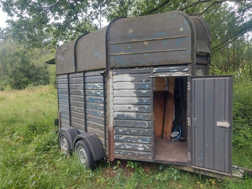 Conveted horse trailer - conveted,