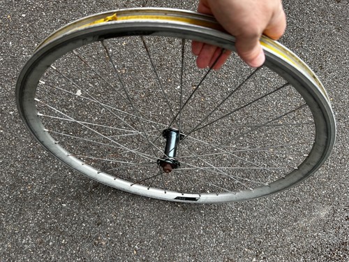 Bicycle front wheel schrader - -,