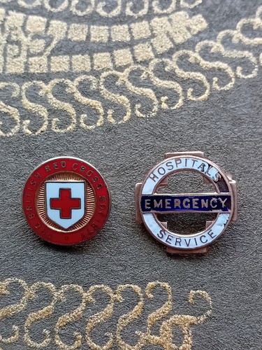 Vintage pin badges red - 2, badges: