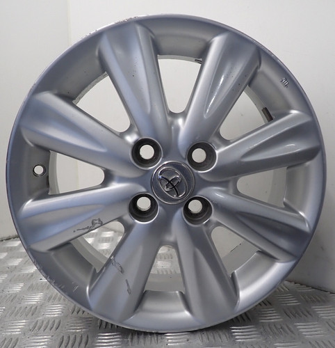 Toyota yaris silver alloy - toyota,