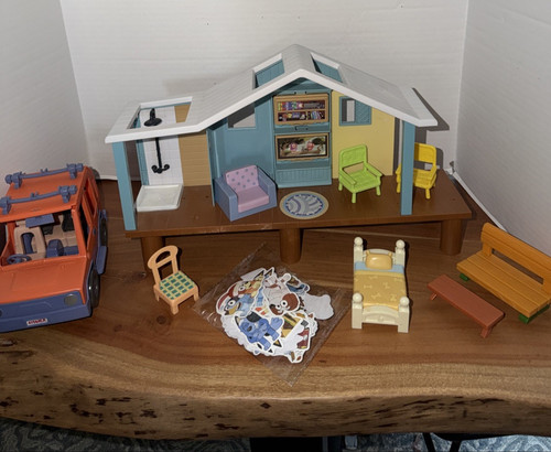 Bluey family beach house - family, with