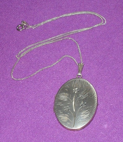 Large vintage 1978 - large, hallmarked