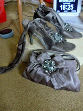 "BOURNE" NIAMH LEATHER SOLE SHOES/BAG-SATIN WITH APPLIED BOW & CRYSTALS- 5UK