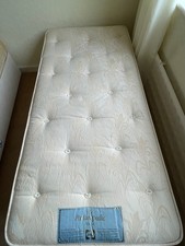 Single Sealy Divan Bed with mattress and 2 storage drawers