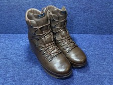 SIZE UK 9M- Altberg Defender -