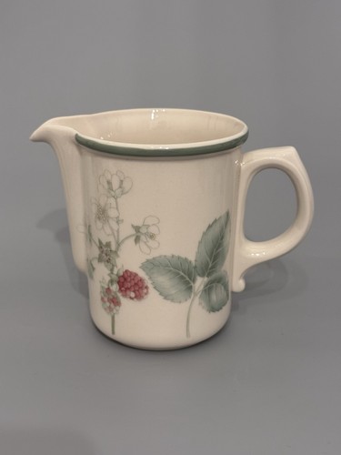 Wedgwood raspberry cane - cane, jug