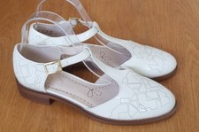 Clarks Somerset Taylor Palm Off White Patent Flats. Size 6.5D. Brand NEW!