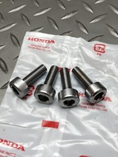 Honda CBR900RR SC28 SC33/ 1992 ~ 99/Front Footrest Foot Peg Hanger / Bolt Set X4