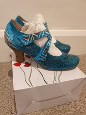 Brand new Laura Vita ladies