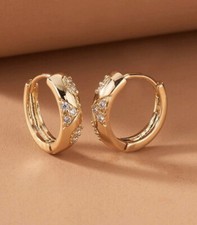 18K REAL GOLD FILLED HOOP EARRINGS MADE WITH SWAROVSKI CRYSTALS. HE21