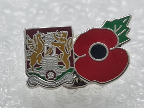 Northampton town crest pin - northampton,